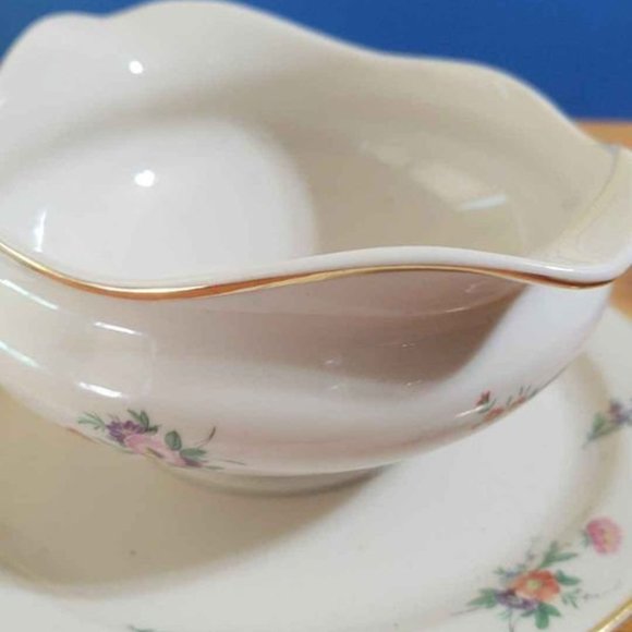 Vintage Old Ivory Syracuse China Selma Gravy Bowl and Plate. - Picture 4 of 9